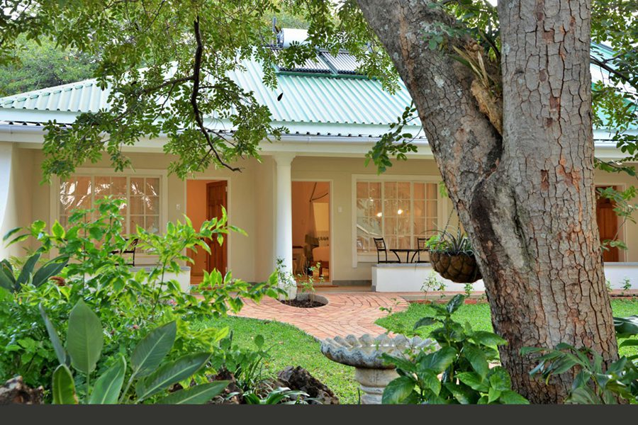 BatonkaGuestLodge-Exterior-LuxuryRoom